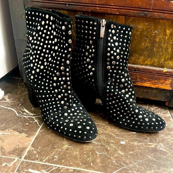 EUC Vince Camuto ✰Drista All Over Studs Biker Boots Booties ✰ Black Suede 8.5M✰ - Picture 3 of 5